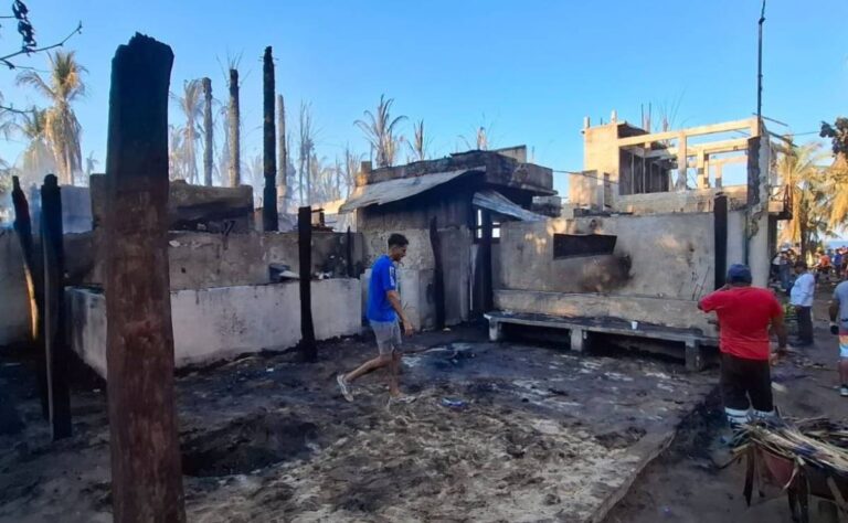 Video_ Incendio en Puerto Escondido afecta a 70 negocios