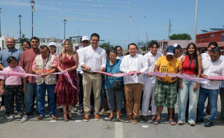 Entregan reconstrucción de calles en Progreso y Flamboyanes